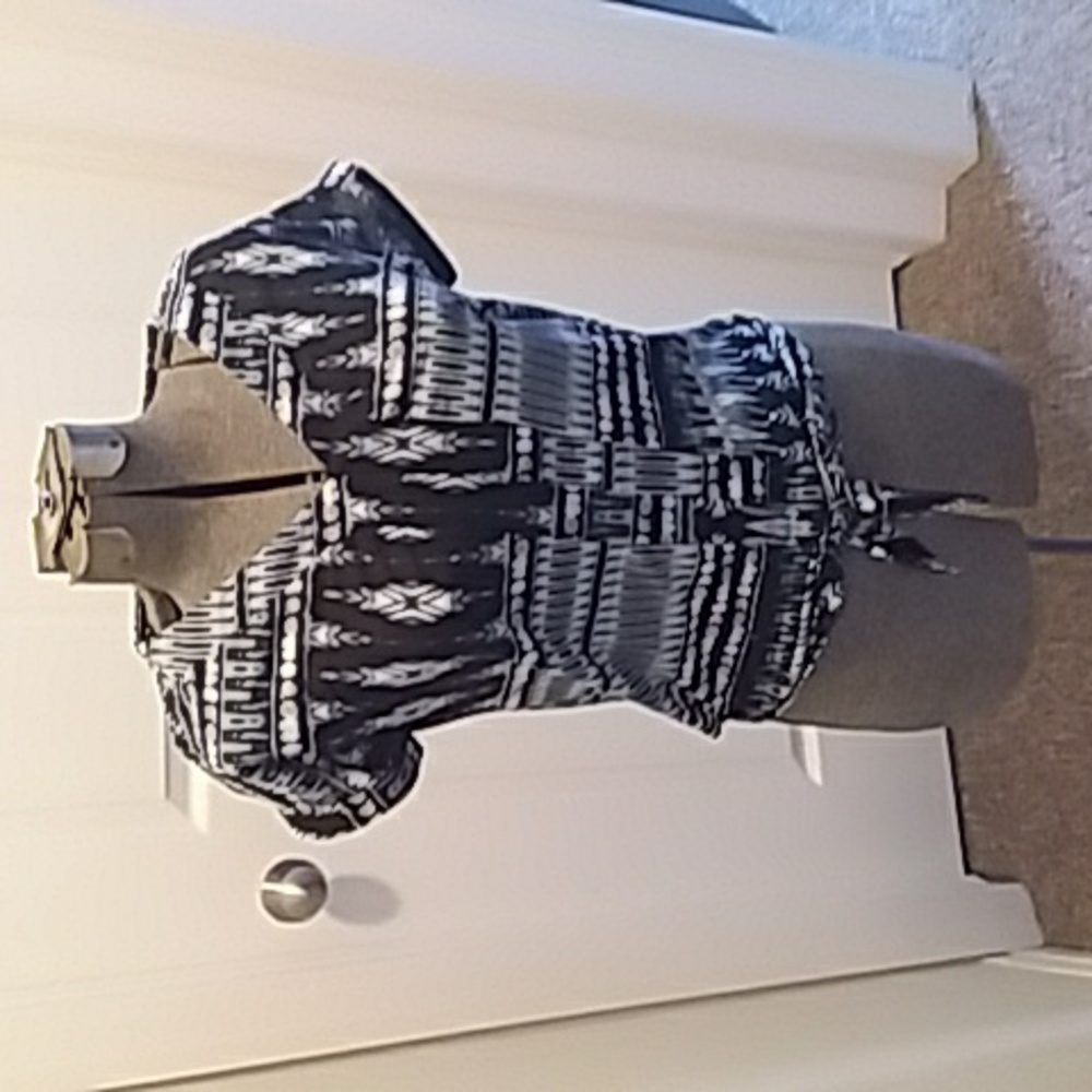 NWOT Cleo Abstract Print Top